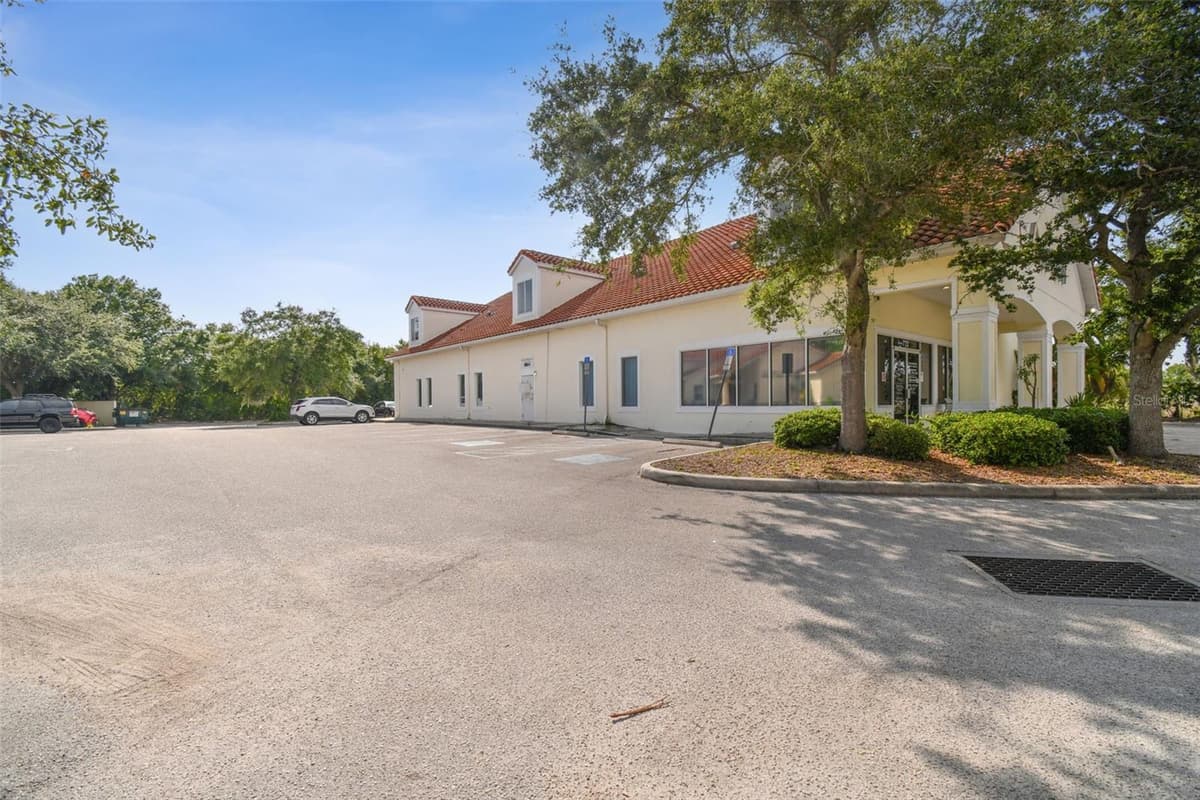 772 CORTARO DRIVE — photo 11 of 88