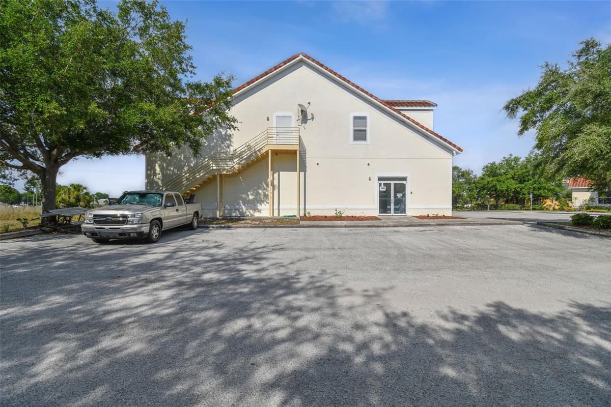 772 CORTARO DRIVE — photo 14 of 88