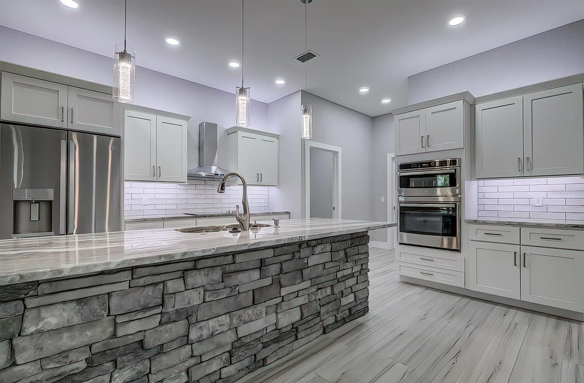 8 HIBISCUS COURT — photo 17 of 51