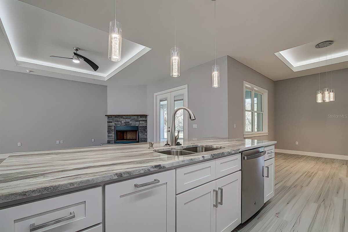 8 HIBISCUS COURT — photo 14 of 51