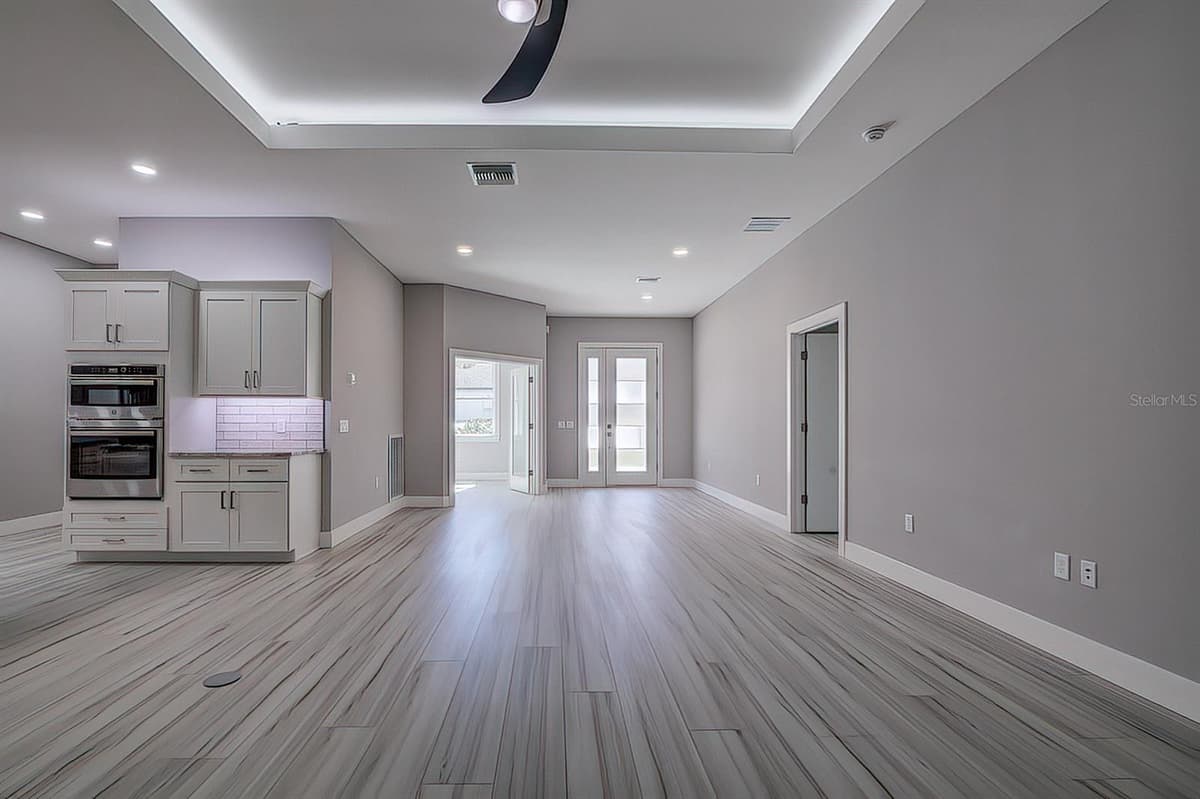 8 HIBISCUS COURT — photo 9 of 51