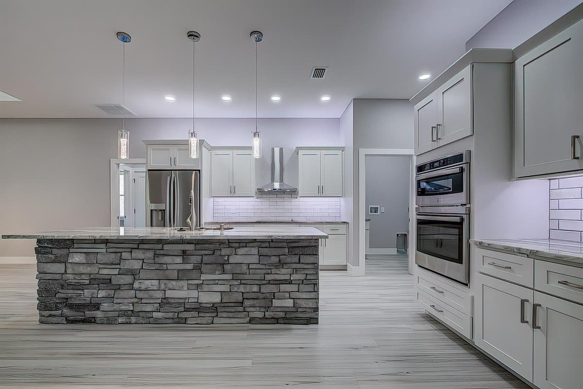 8 HIBISCUS COURT — photo 16 of 51