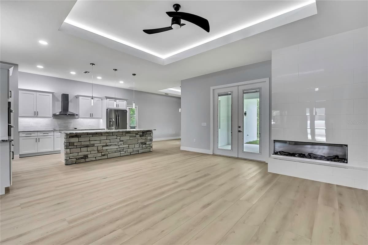 8 HIBISCUS COURT — photo 11 of 51