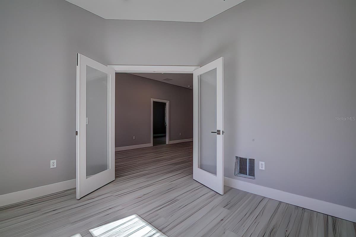 8 HIBISCUS COURT — photo 22 of 51