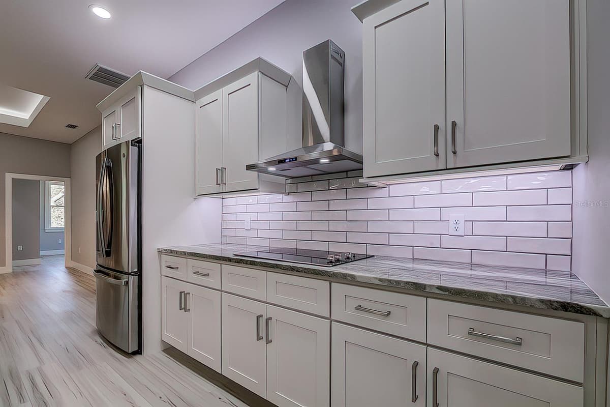 8 HIBISCUS COURT — photo 18 of 51