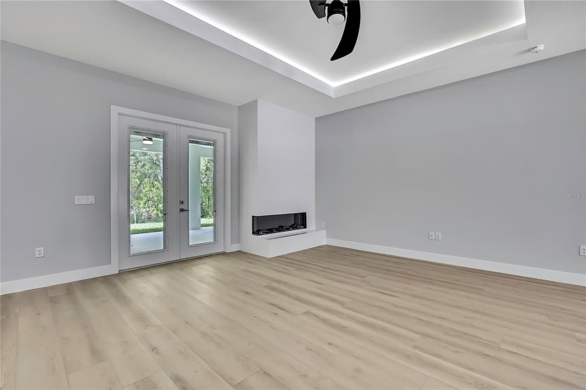 8 HIBISCUS COURT — photo 12 of 51