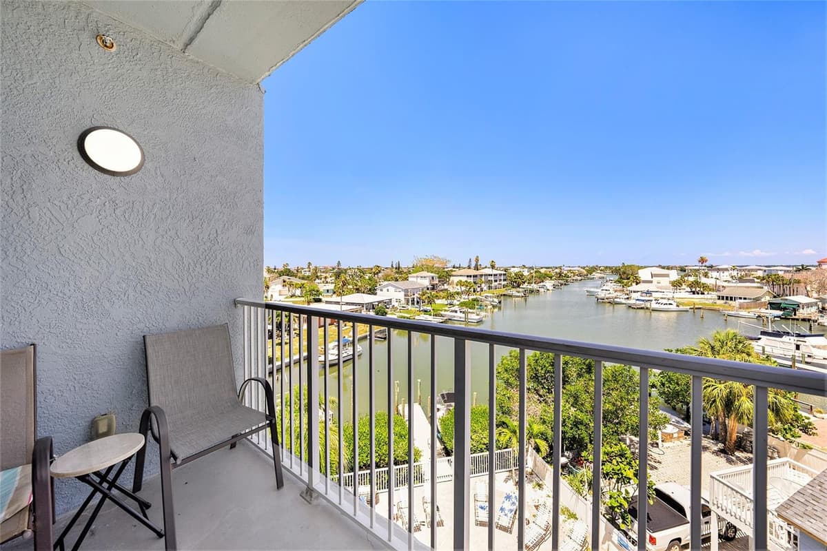 13999 GULF BOULEVARD — photo 4 of 35