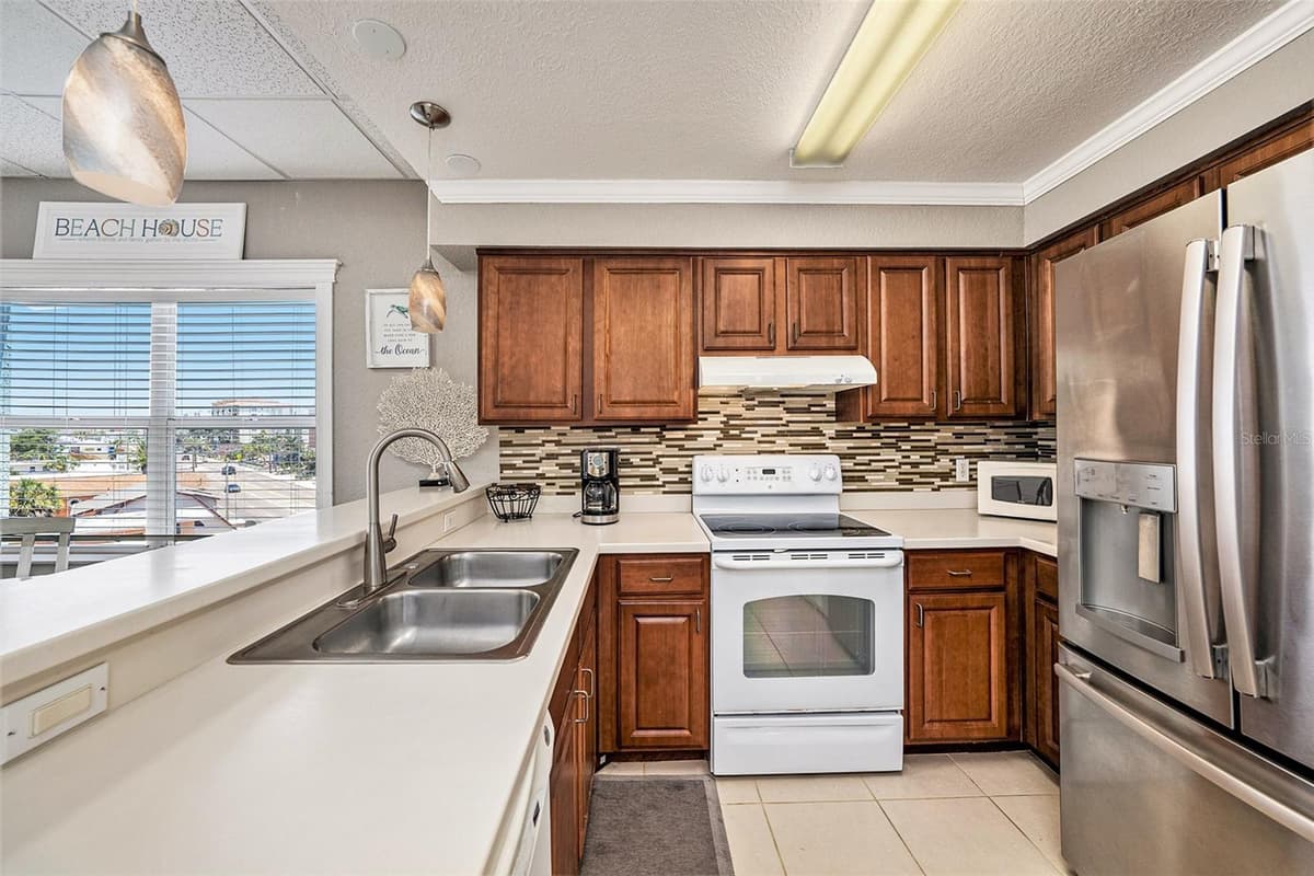 13999 GULF BOULEVARD — photo 13 of 35