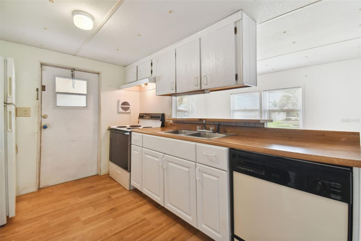 5353 COMANCHE STREET — photo 9 of 61