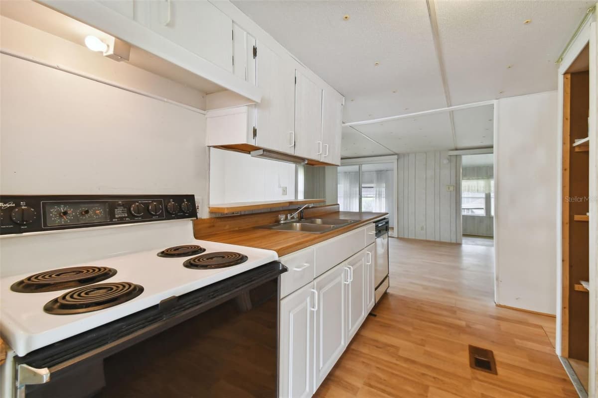 5353 COMANCHE STREET — photo 6 of 61