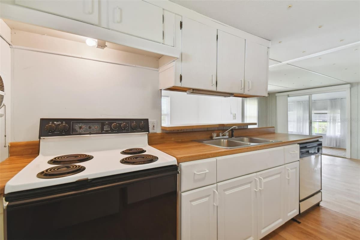5353 COMANCHE STREET — photo 7 of 61