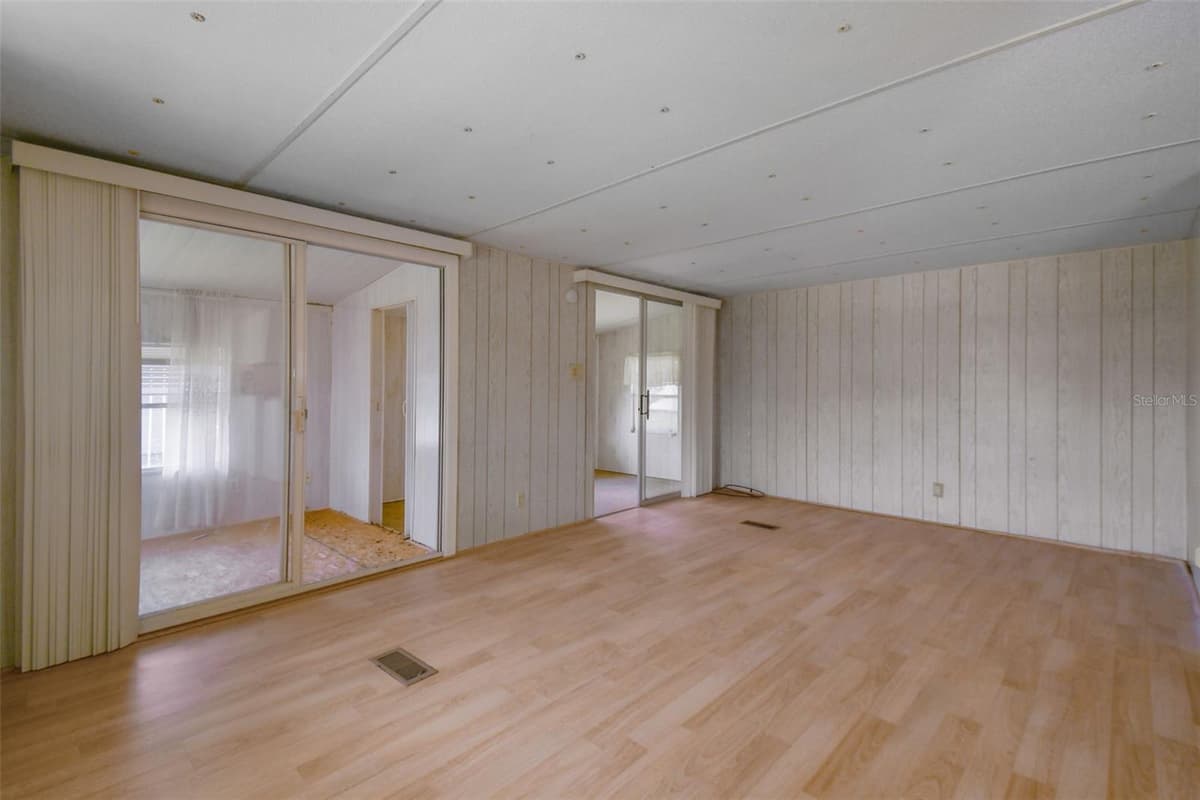 5353 COMANCHE STREET — photo 13 of 61