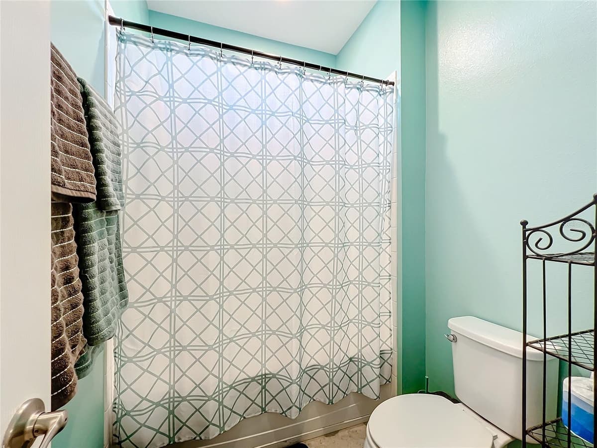 172 SEVILLE DRIVE — photo 36 of 47