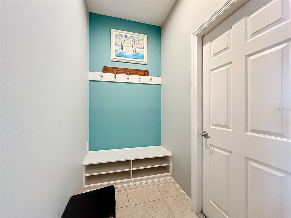 172 SEVILLE DRIVE — photo 19 of 47