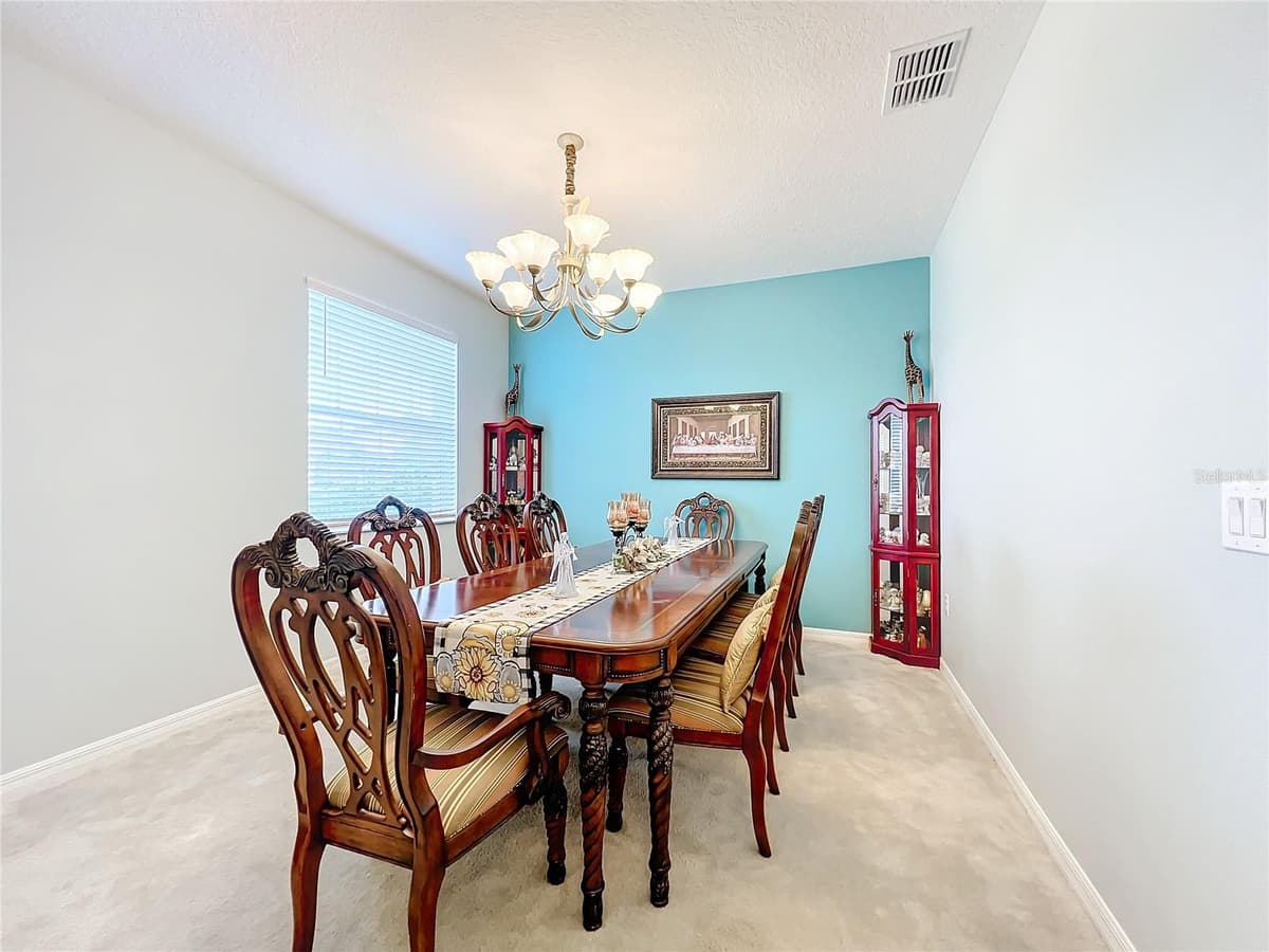 172 SEVILLE DRIVE — photo 4 of 47
