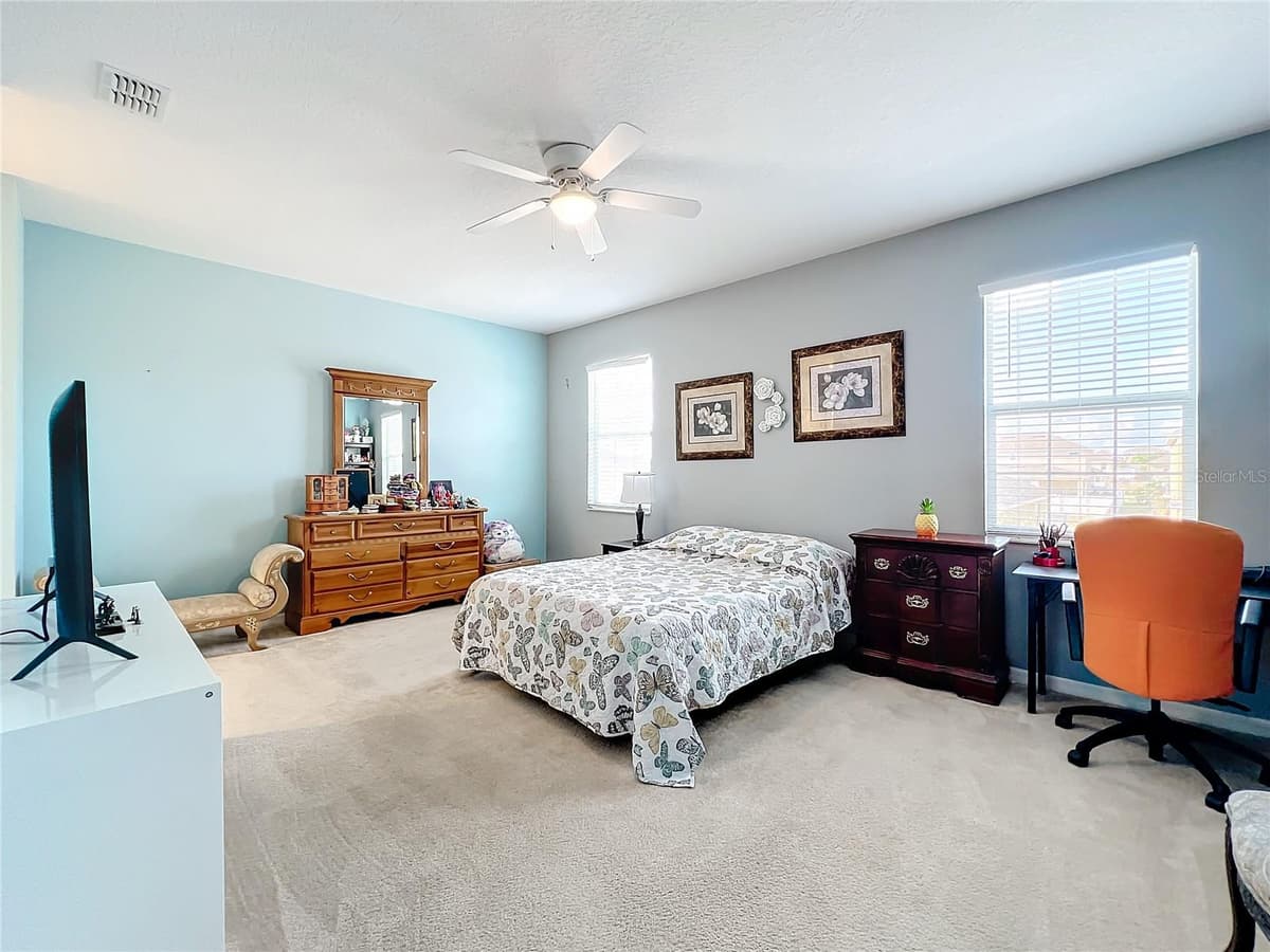 172 SEVILLE DRIVE — photo 30 of 47