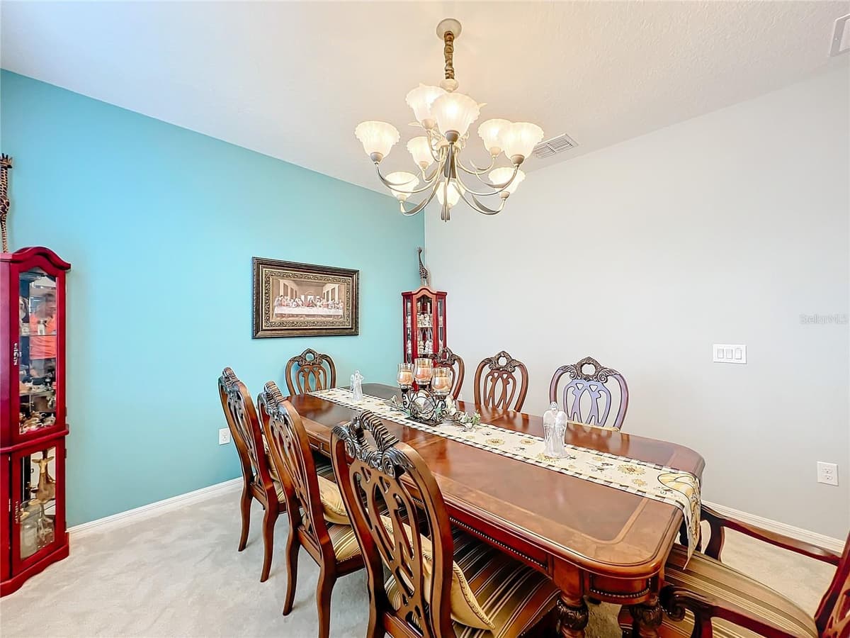 172 SEVILLE DRIVE — photo 5 of 47