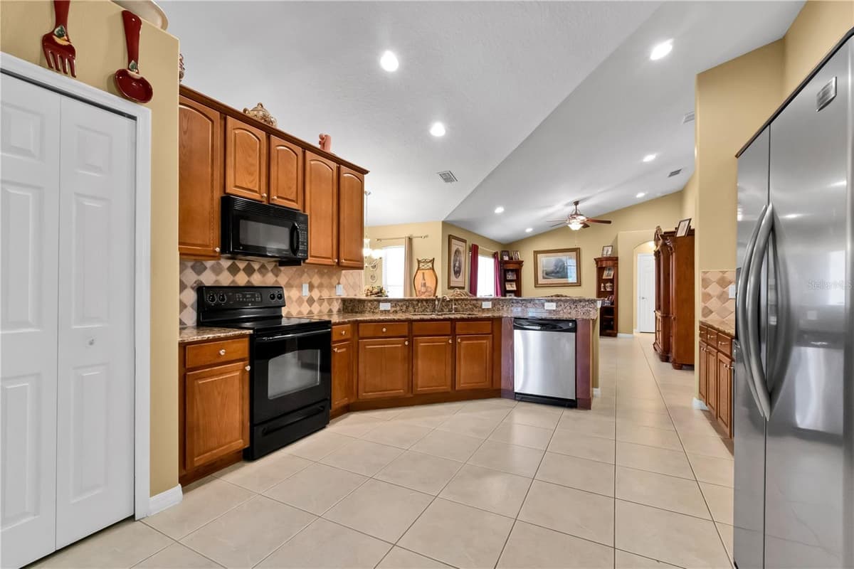 13144 COLDWATER LOOP — photo 10 of 52
