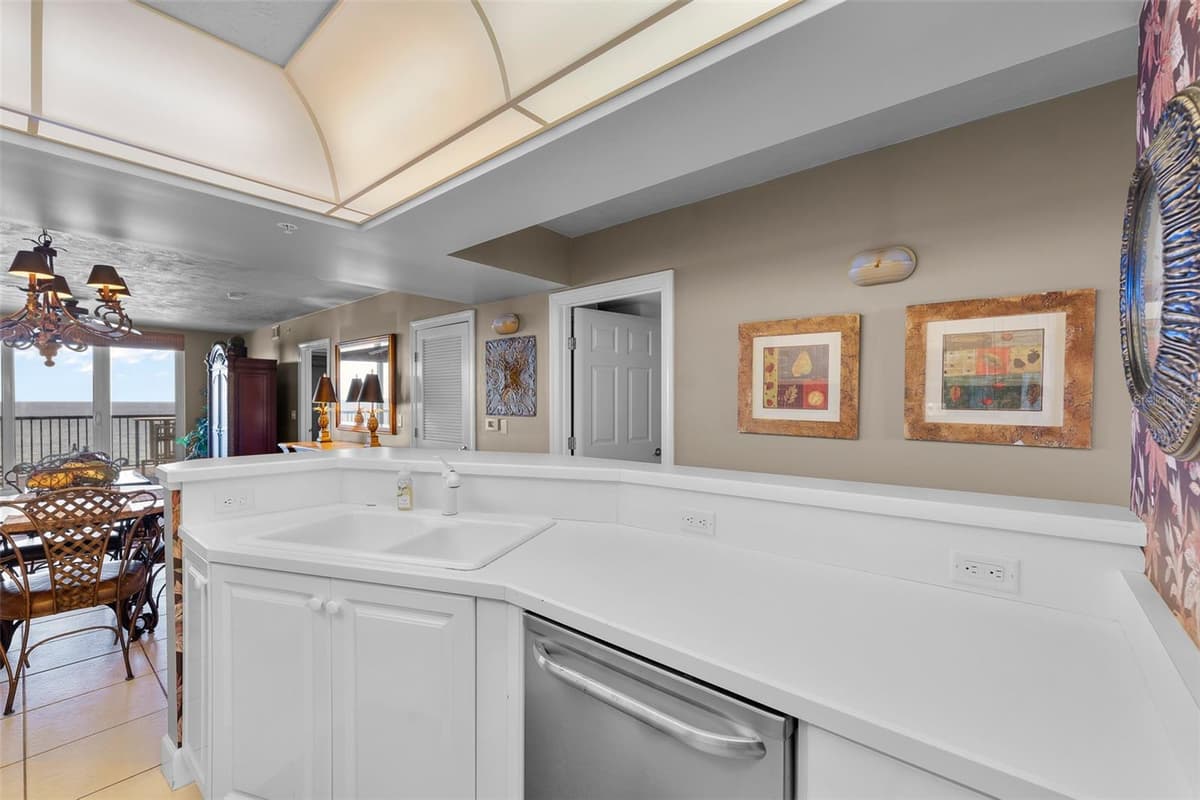 3425 ATLANTIC AVENUE — photo 9 of 60