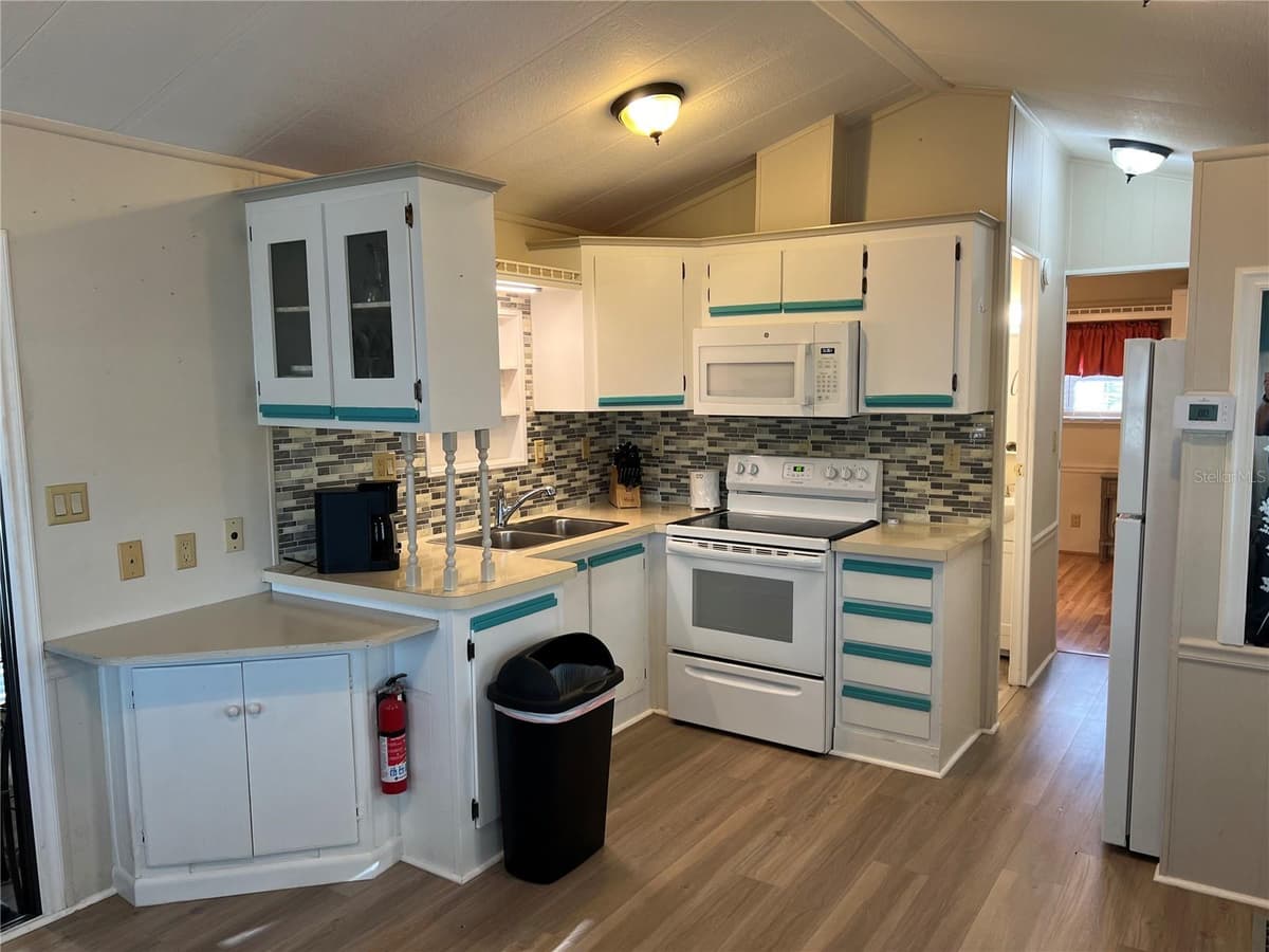 137 CITRUS RIDGE DRIVE — photo 7 of 39
