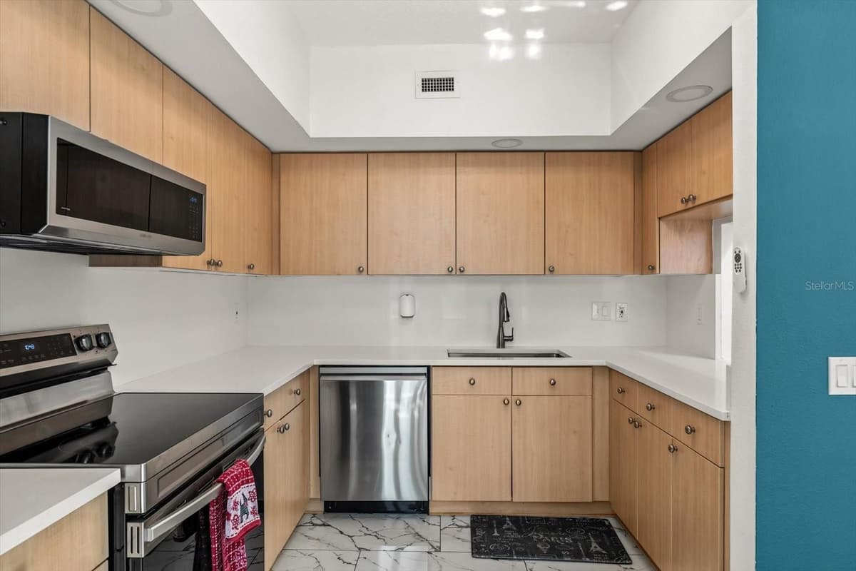 322 CENTRAL BOULEVARD — photo 9 of 40
