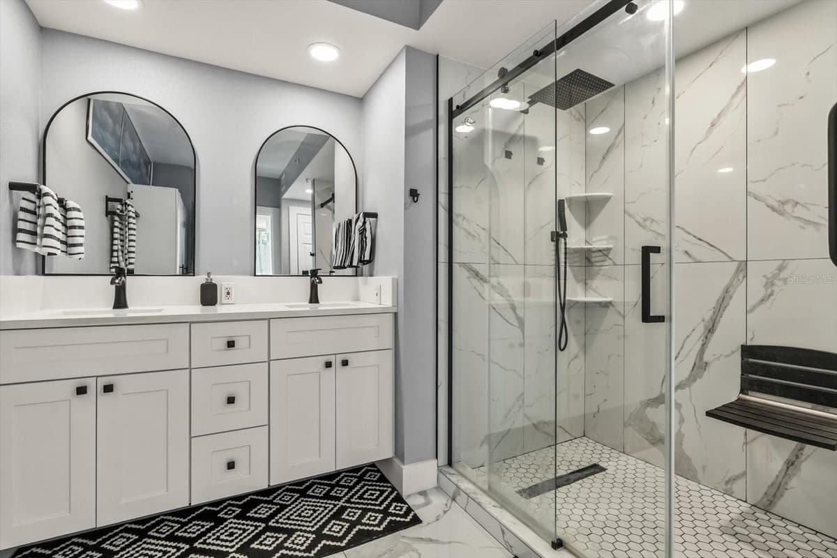 322 CENTRAL BOULEVARD — photo 4 of 40