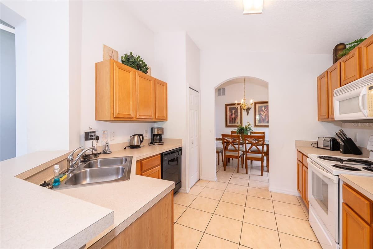8612 LA ISLA DRIVE — photo 17 of 58