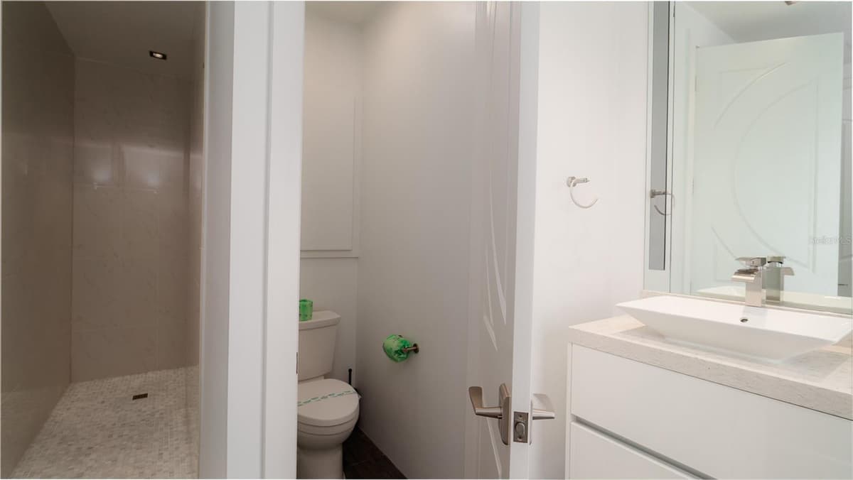107 ELM AVENUE — photo 24 of 56