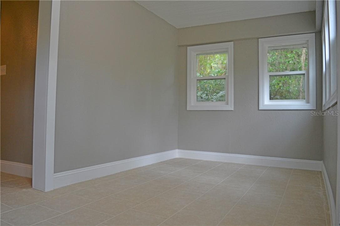 647 DELAWARE AVENUE — photo 16 of 19