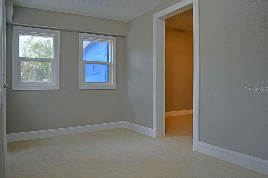 647 DELAWARE AVENUE — photo 15 of 19