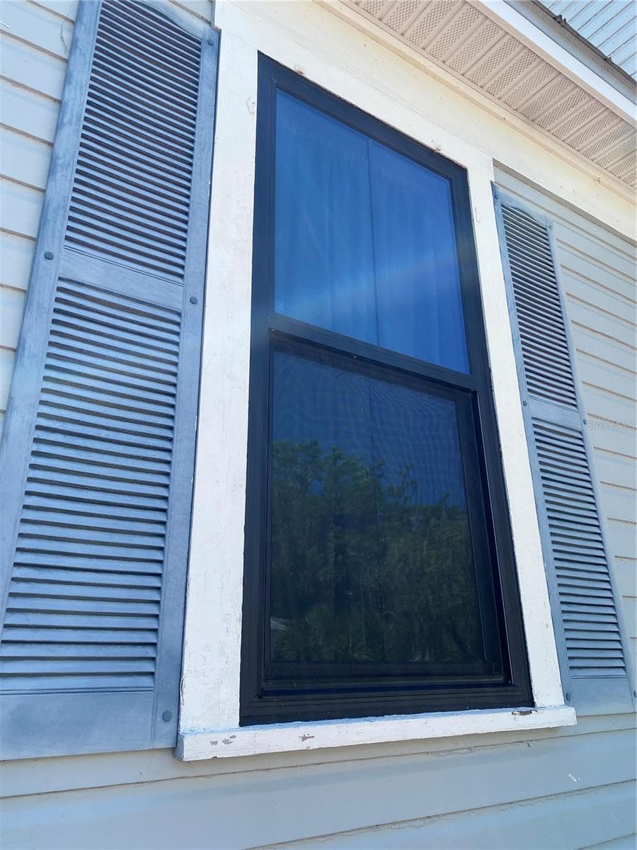 510 OAK STREET — photo 11 of 17