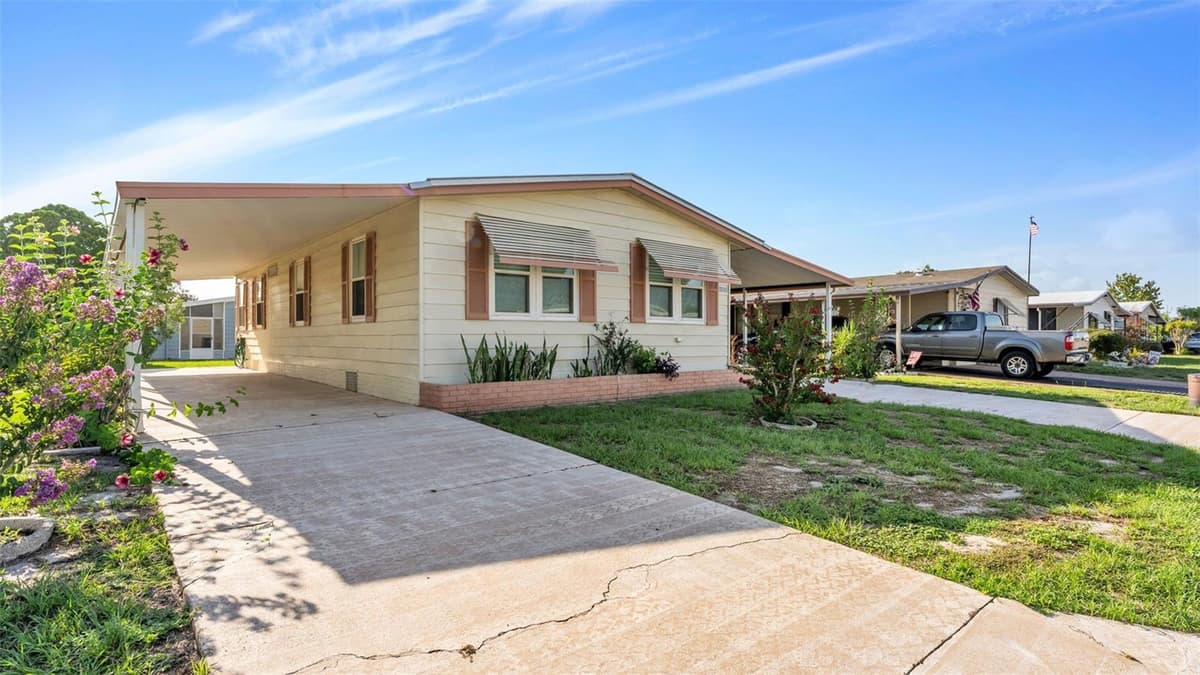 5013 FOXWOOD BOULEVARD — photo 13 of 50