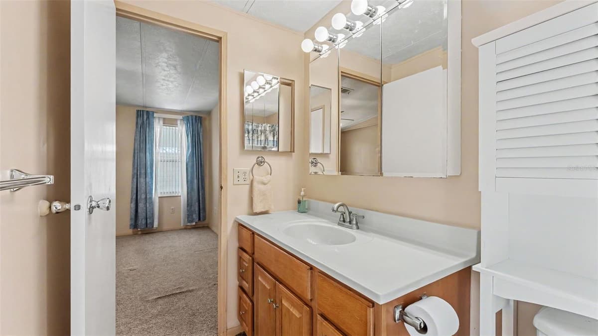 5013 FOXWOOD BOULEVARD — photo 18 of 50