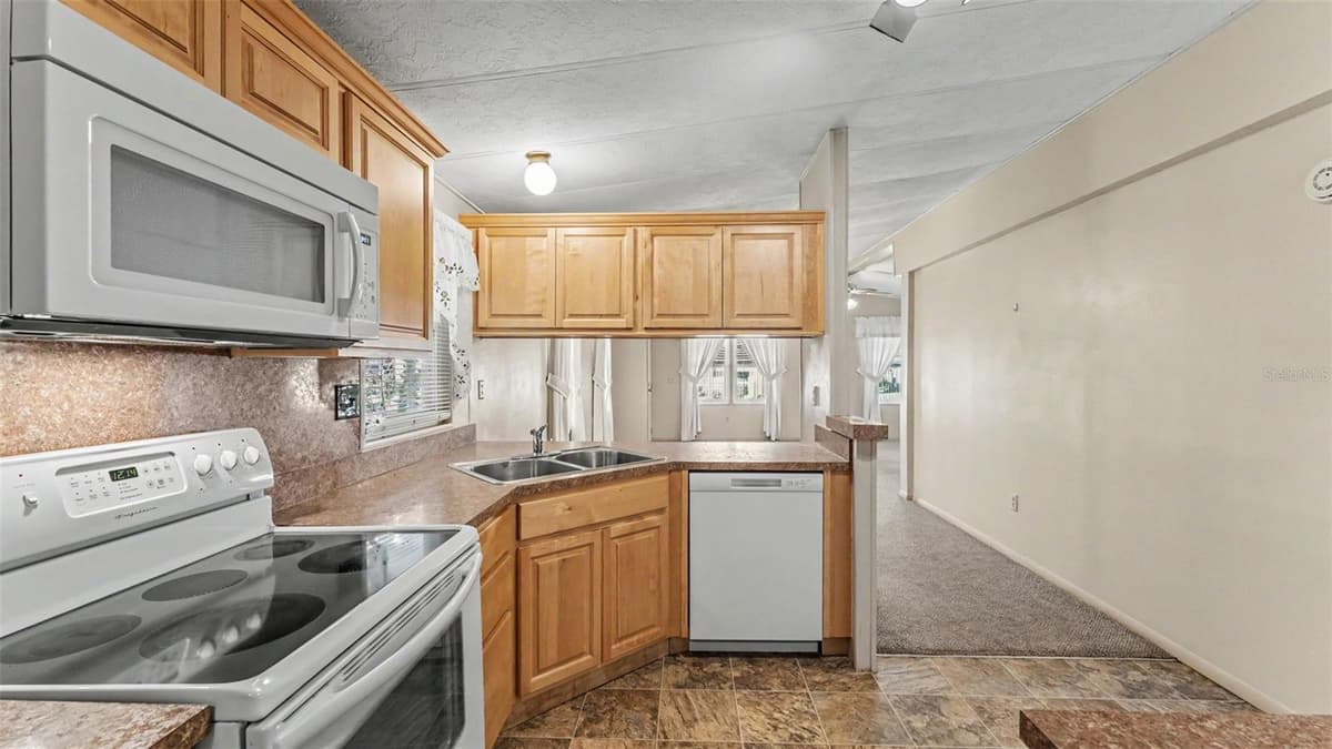 5013 FOXWOOD BOULEVARD — photo 29 of 50