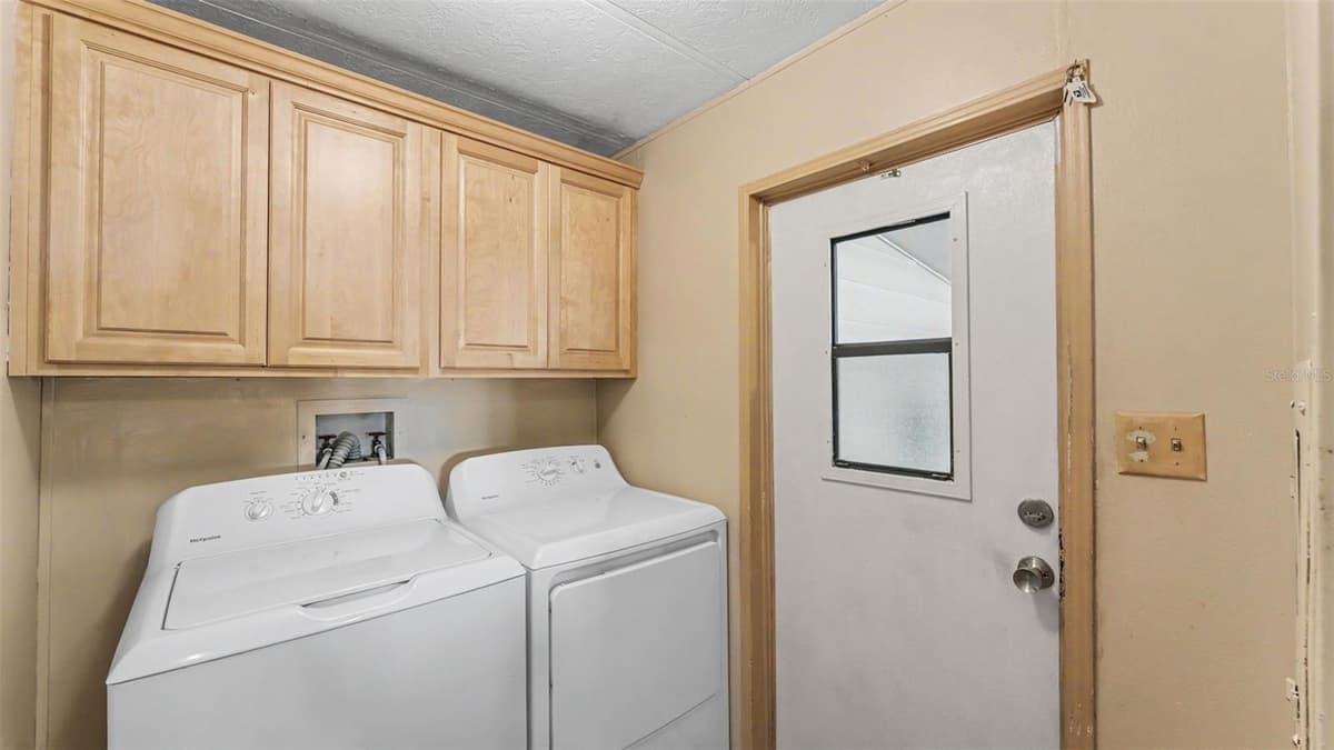 5013 FOXWOOD BOULEVARD — photo 27 of 50