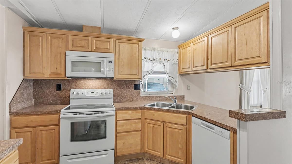 5013 FOXWOOD BOULEVARD — photo 30 of 50