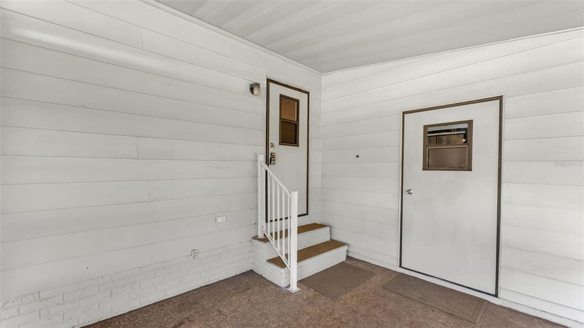 5013 FOXWOOD BOULEVARD — photo 17 of 50