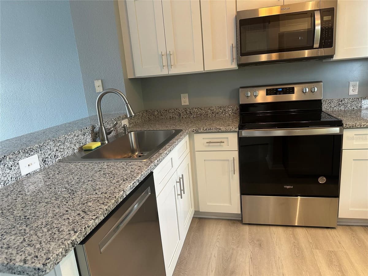 2140 HERON LAKE DRIVE — photo 8 of 42