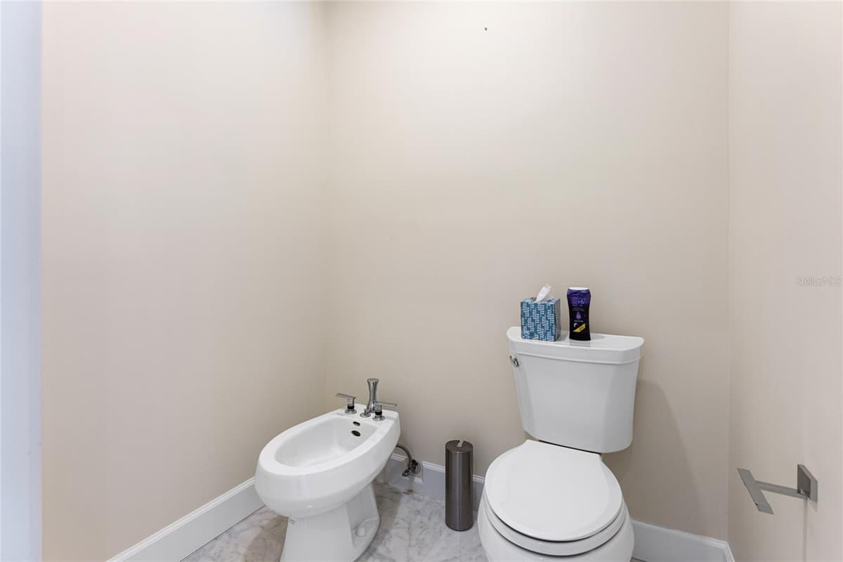 200 JOHN ANDERSON DRIVE — photo 33 of 90