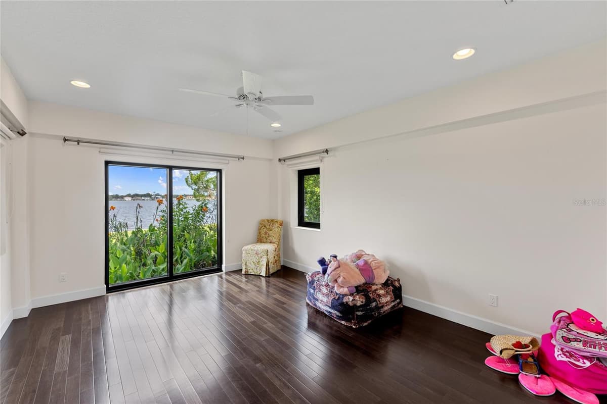200 JOHN ANDERSON DRIVE — photo 37 of 90