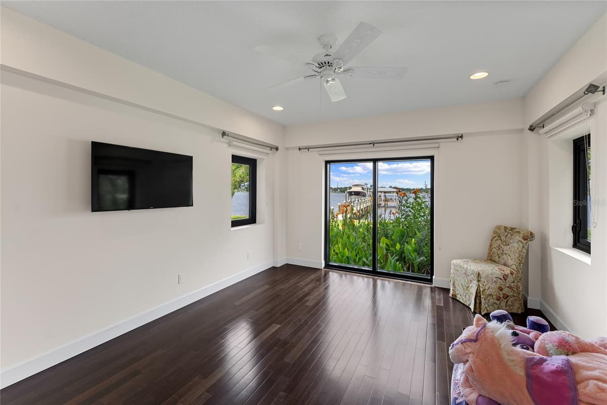 200 JOHN ANDERSON DRIVE — photo 36 of 90