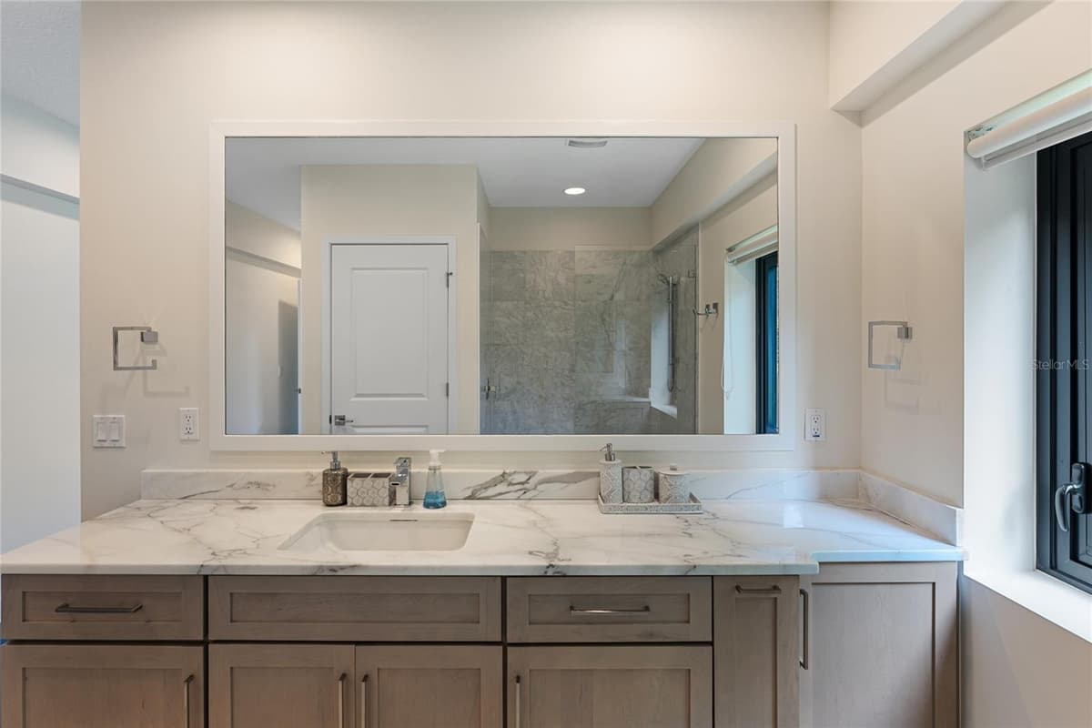 200 JOHN ANDERSON DRIVE — photo 40 of 90