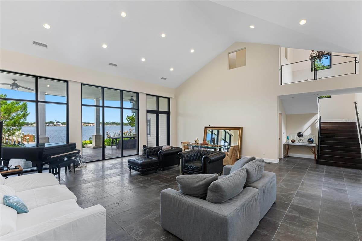 200 JOHN ANDERSON DRIVE — photo 9 of 90