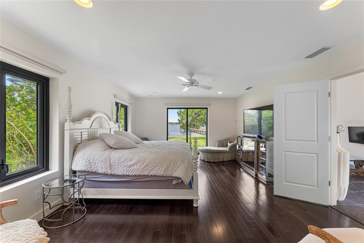 200 JOHN ANDERSON DRIVE — photo 26 of 90