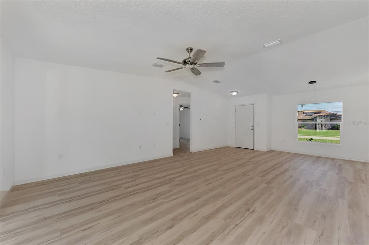 3847 PRICE BOULEVARD — photo 9 of 41