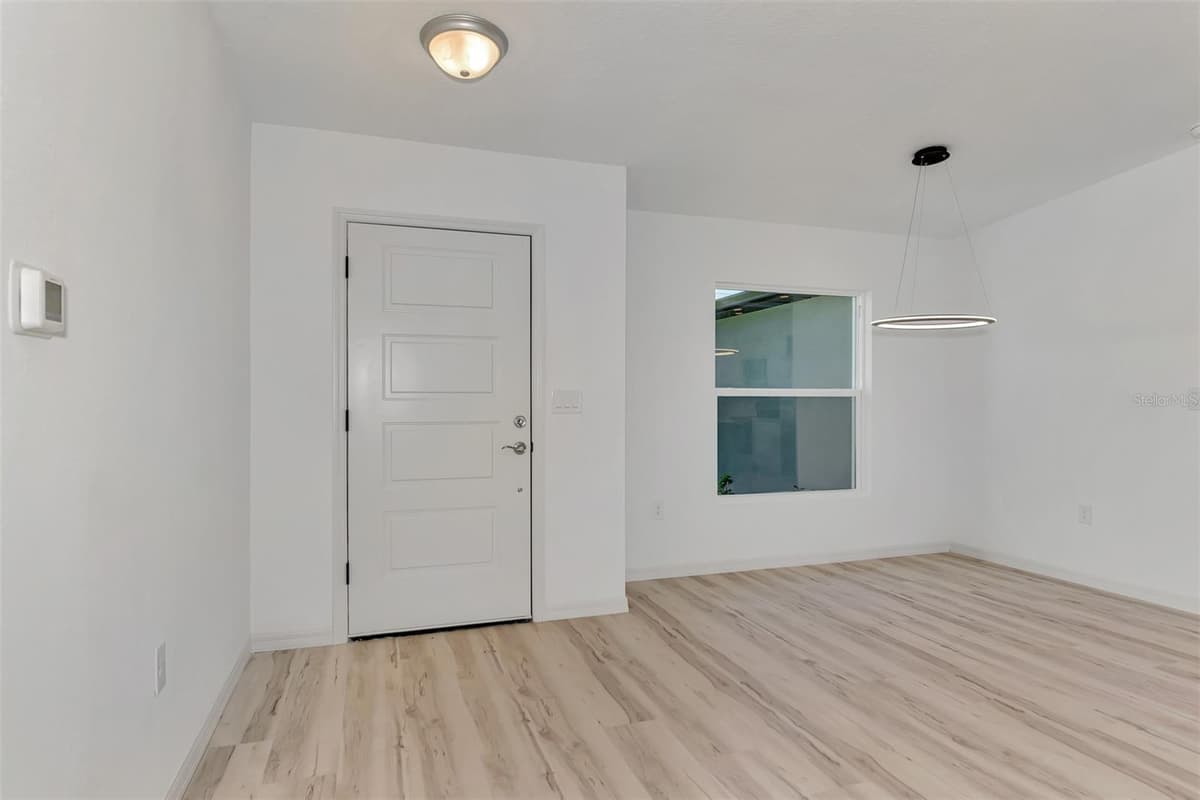 3847 PRICE BOULEVARD — photo 5 of 41