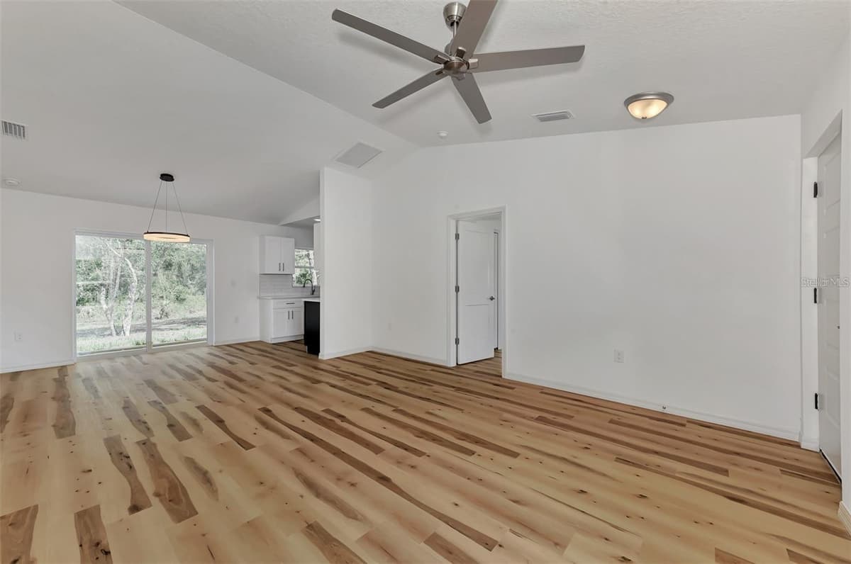 4637 CORBETT LANE — photo 6 of 28