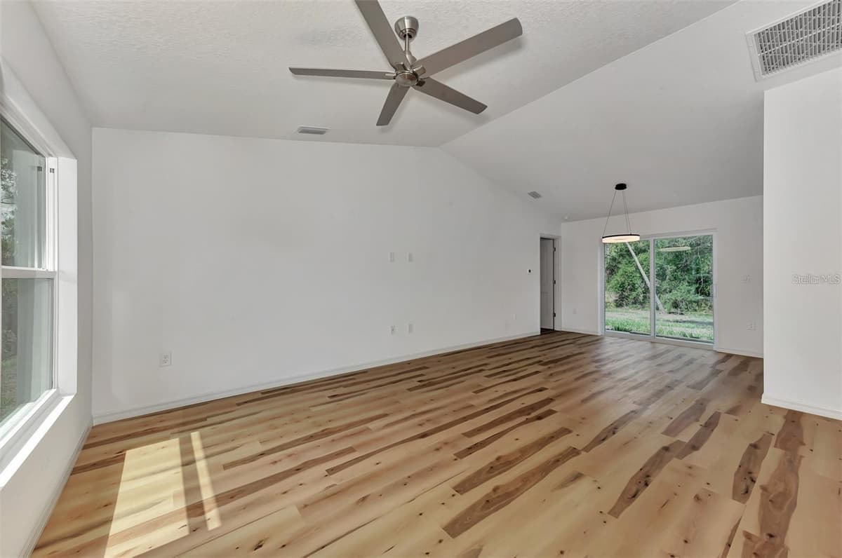 4637 CORBETT LANE — photo 7 of 28