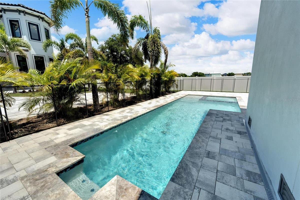 517 TREVISO DRIVE — photo 4 of 96