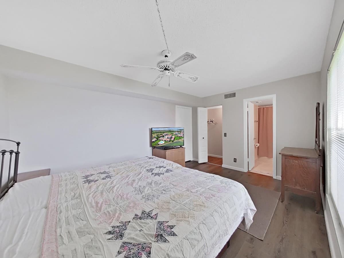 6177 SUN BOULEVARD — photo 11 of 32